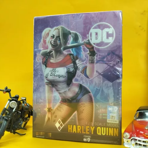 Fondjoy - DC Collection Harley Quinn 1:9 Action Figure - Image 1