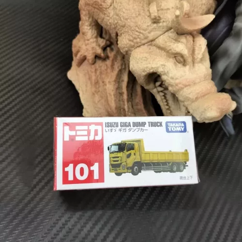 ISUZU GIGA DUMP TRUCK 101 TOMICA - Image 1