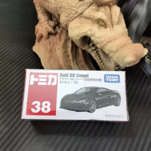 AUDI R8 COUPE 38 TOMICA - Image 1