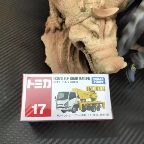 ISUZU ELF ROAD RAILER 17 TOMICA - Image 1