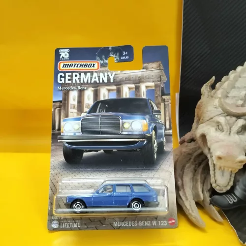 Germany -Mercedes-Benz W 123 (HPC60) - Image 1