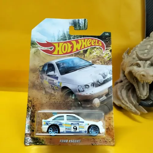 Hot Wheels – Ford Escort (Walmart Exclusive) - Image 1