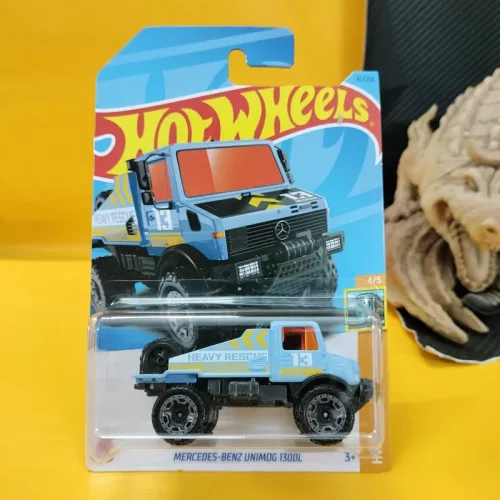 Mercedes-Benz Unimog 1300 (Lt.Blue) #061